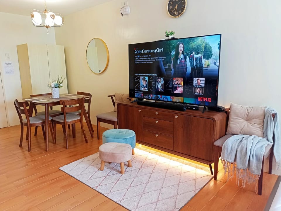 TV and multimedia, Living room, Seating area, Dining area, Evening entertainment