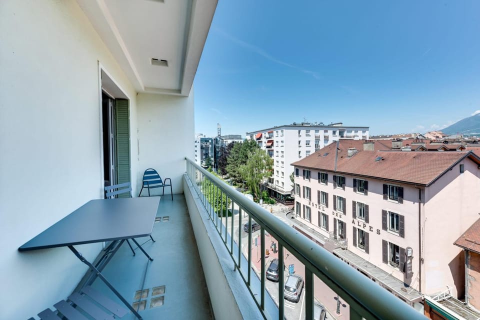 Allure - 2 bedroom apartment with balcony in the centre of Annecy Apartment in Annecy
