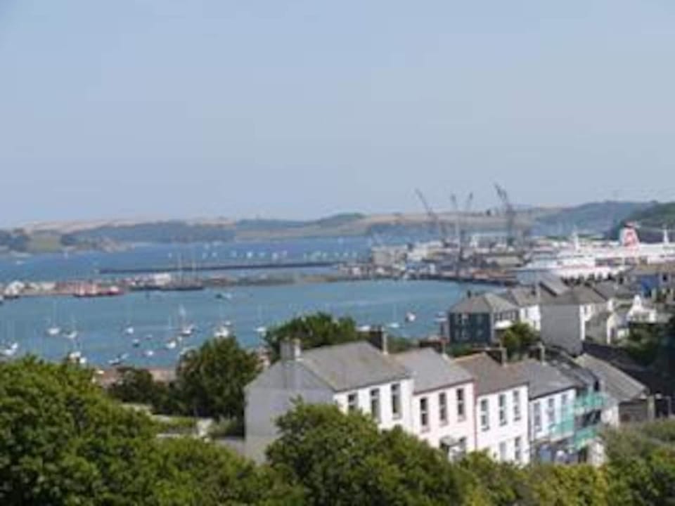 Ocean Breeze No 5, Seaview & Parking Apartment in England