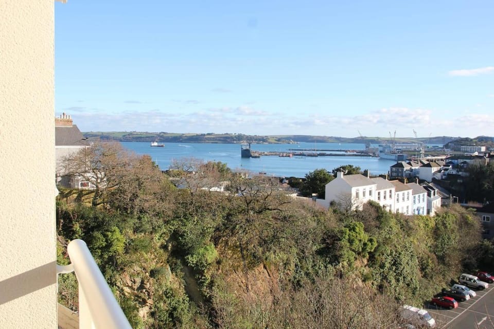 Ocean Breeze No 5, Seaview & Parking Apartment in England