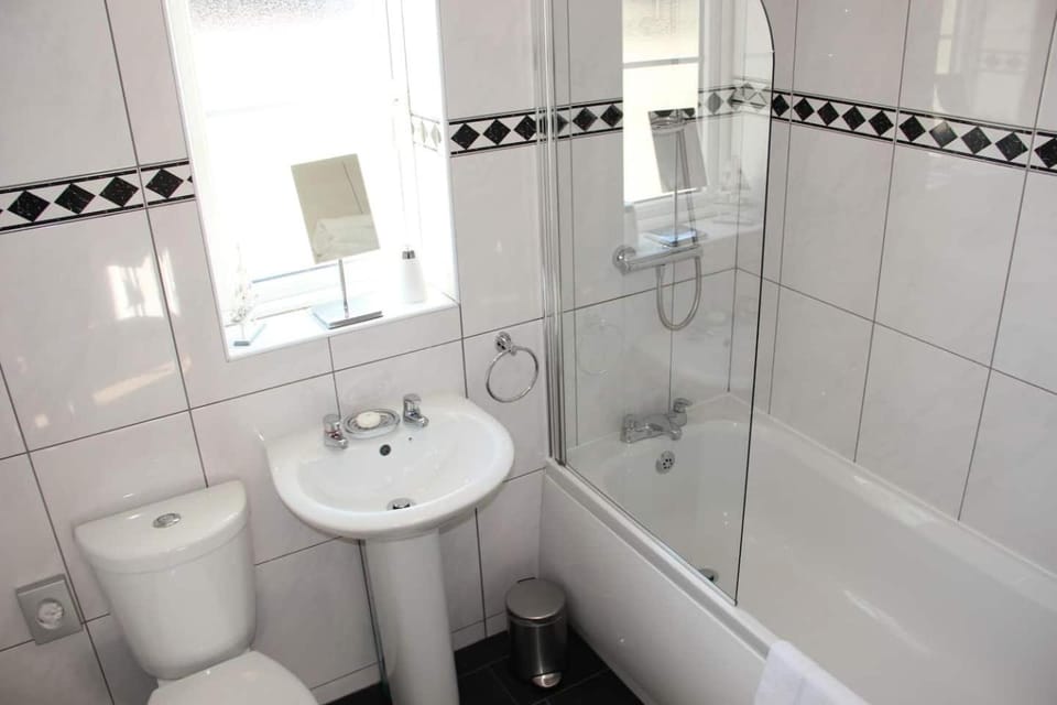 Ocean Breeze No 5, Seaview & Parking Apartment in England