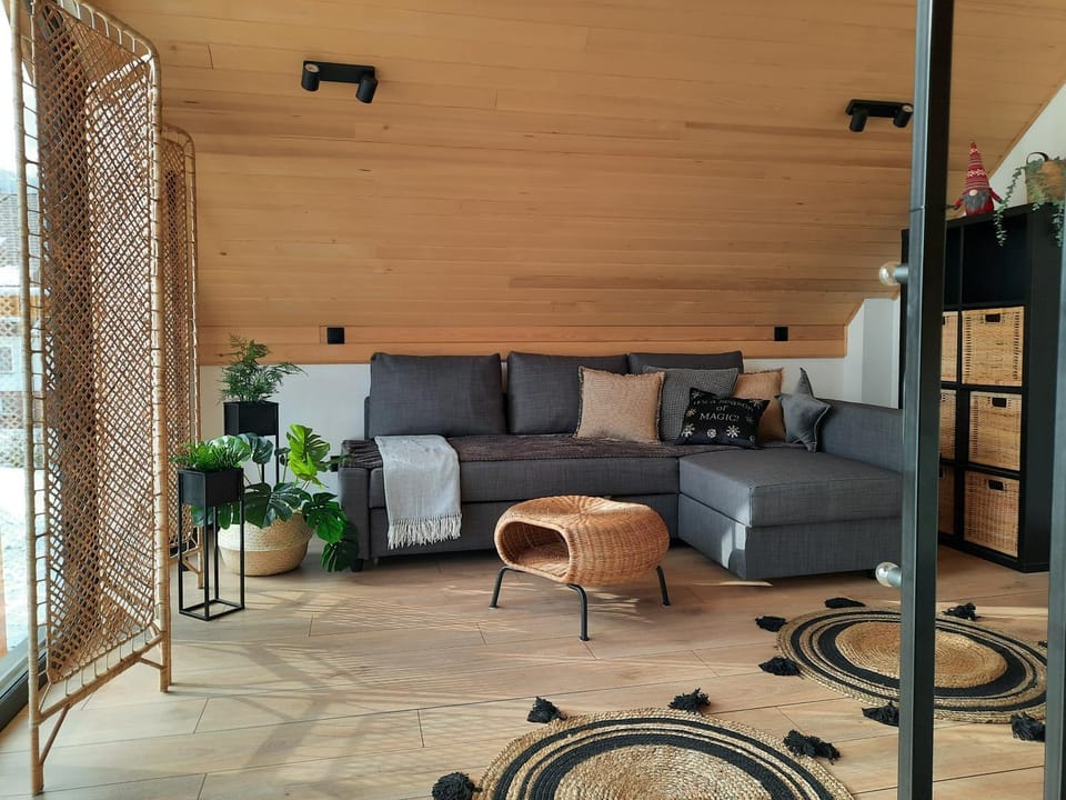 View (from property/room), Living room, Other, Decorative detail, Seating area, Floor plan, Garden view, Mountain view, hair dresser