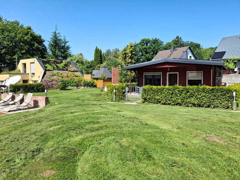 Property building, Garden, Garden, Balcony/Terrace