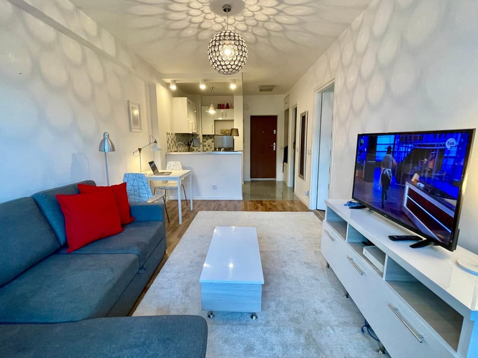 DECOR 2 metro fast WiFI 55’TV Netflix HBO cozy Apartment in Warsaw