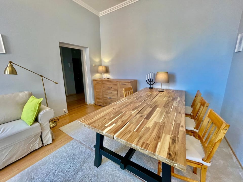 ROYAL 2 Old Town fast WiFi Netflix HBO AppleTV+ Apartment in Warsaw