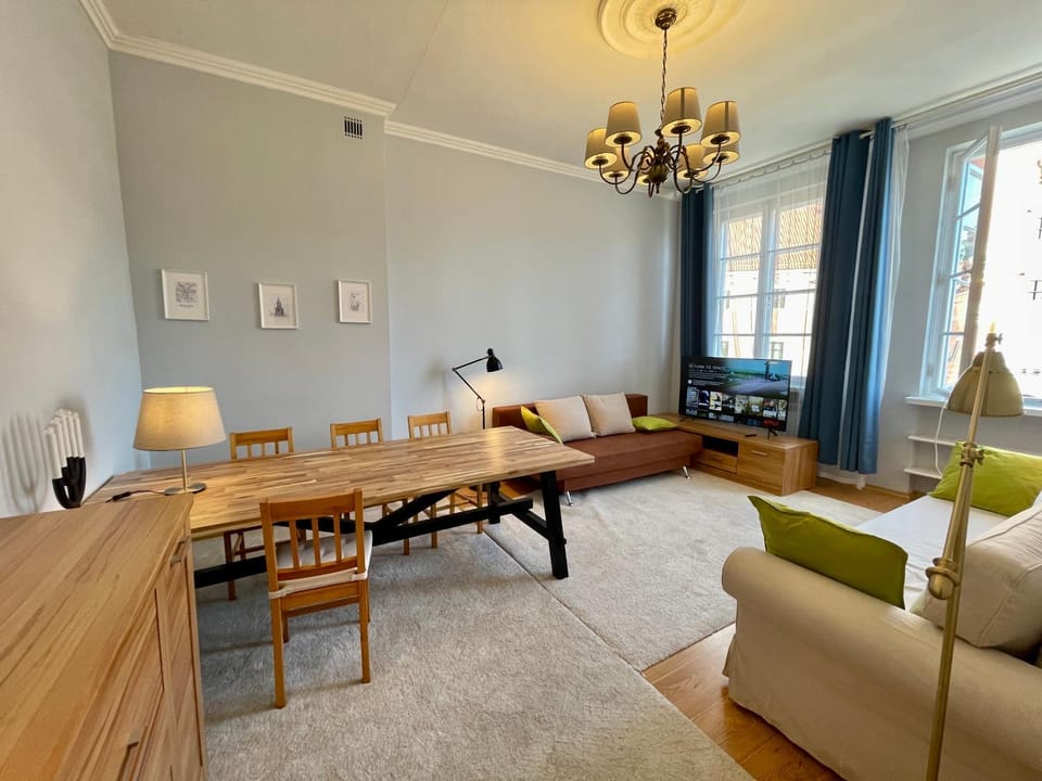 ROYAL 2 Old Town fast WiFi Netflix HBO AppleTV+ Apartment in Warsaw