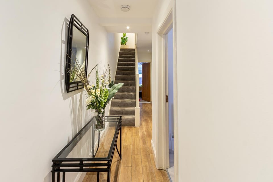 Chic 4 Bed by Brighton Station Apartment in Brighton