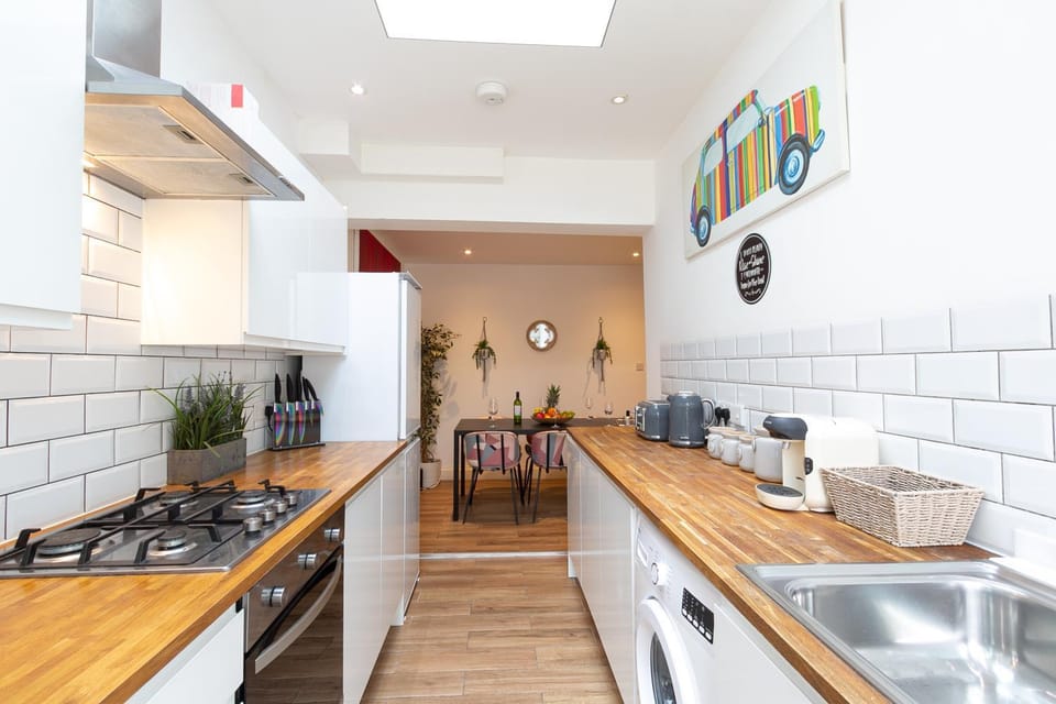 Chic 4 Bed by Brighton Station Apartment in Brighton