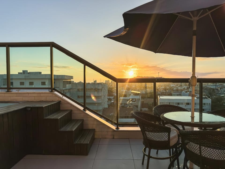 Cobertura Pé na Areia com piscina privativa e churrasqueira, Praia dos Anjos, 3 quartos com ar-condicionado, 2 vagas de garagem, condomínio com sauna, academia e piscinas Apartment in Vila Canaa