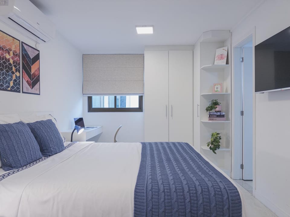 Bedroom, wardrobe, air conditioner