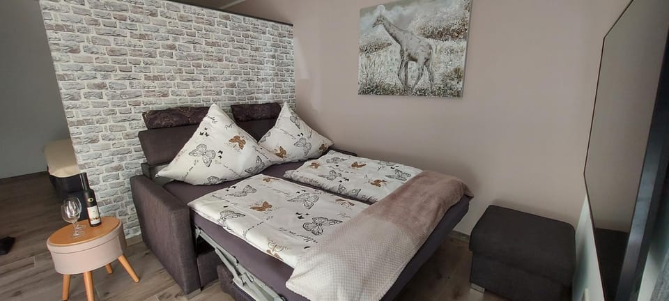 Bed, Living room