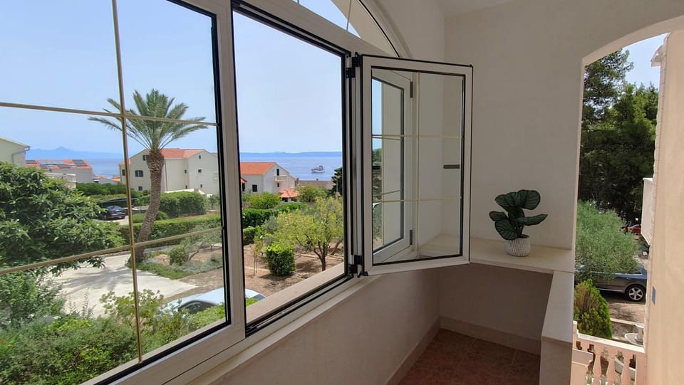 Facade/entrance, Decorative detail, Garden view, Sea view, Sea view, Street view, Quiet street view, Inner courtyard view