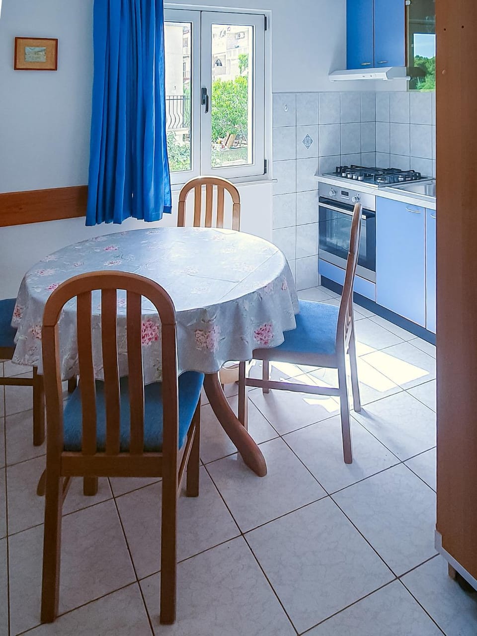 Balcony/Terrace, Balcony/Terrace, Kitchen or kitchenette, Dining area, Mountain view, Mountain view, Sea view, Sea view, internet, internet, microwave, pet friendly, stove, air conditioner, air conditioner