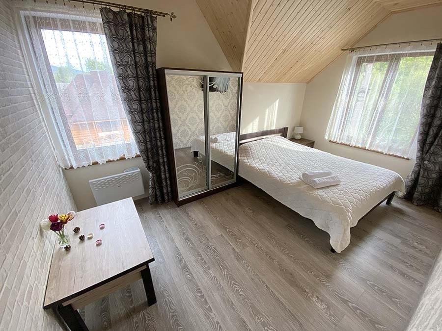 U Troh Brativ House in Lviv Oblast