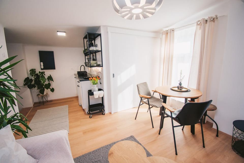 Seating area, kitchen