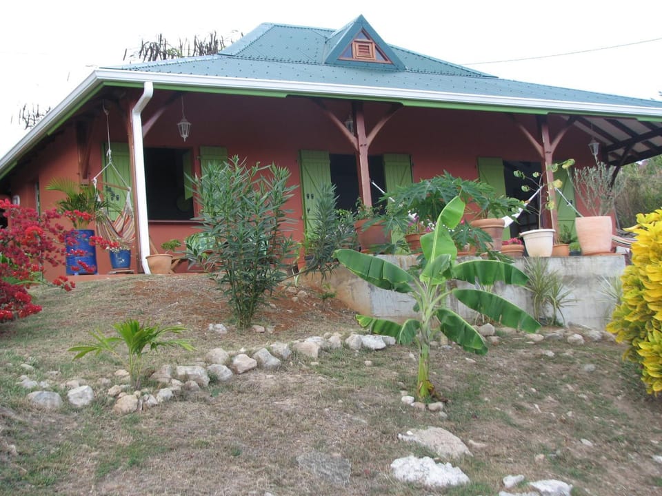 Facade/entrance, Garden, View (from property/room)