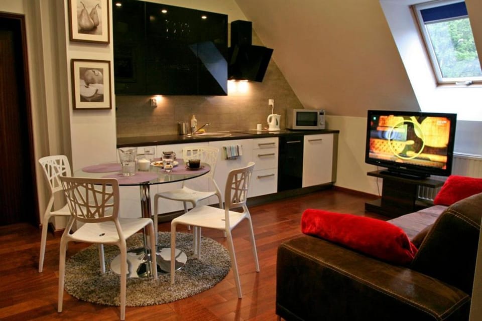 TV and multimedia, Living room, Dining area