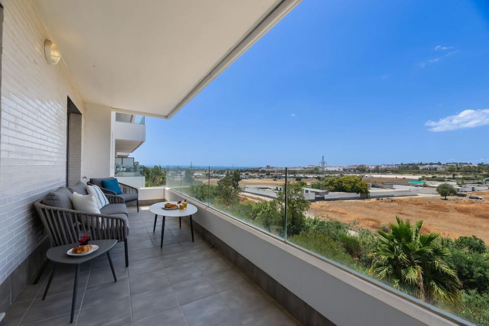 Natural landscape, Balcony/Terrace, Seating area