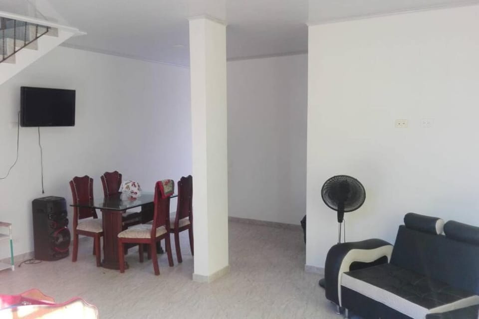 Casa en conjunto campestre, rana y bolirrana incluido. House in Cundinamarca, Colombia