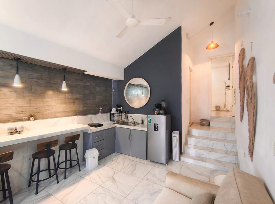 Kitchen or kitchenette, Living room, Seating area, Dining area