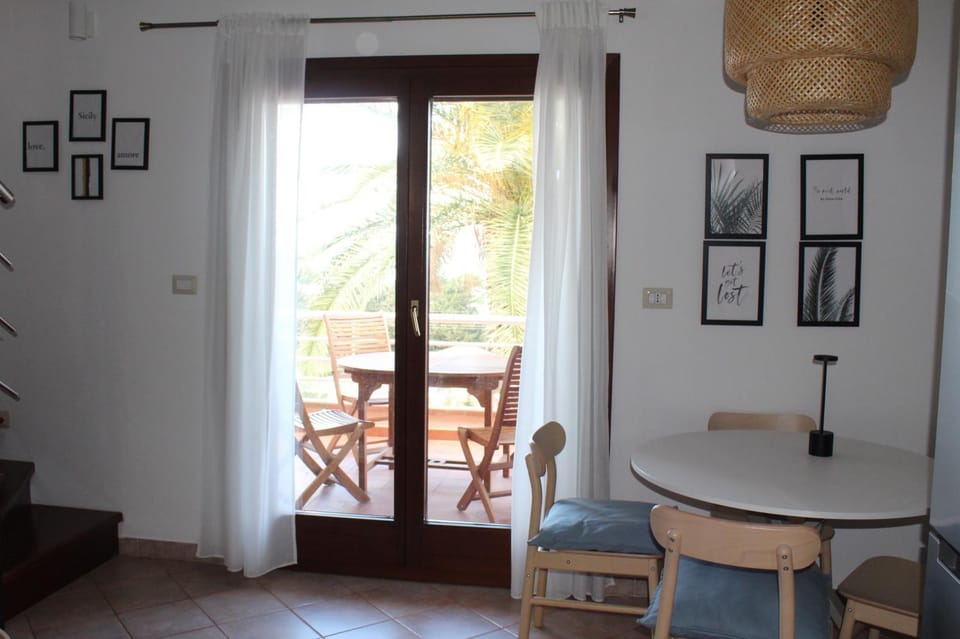 Balcony/Terrace, Living room, Dining area, Garden view