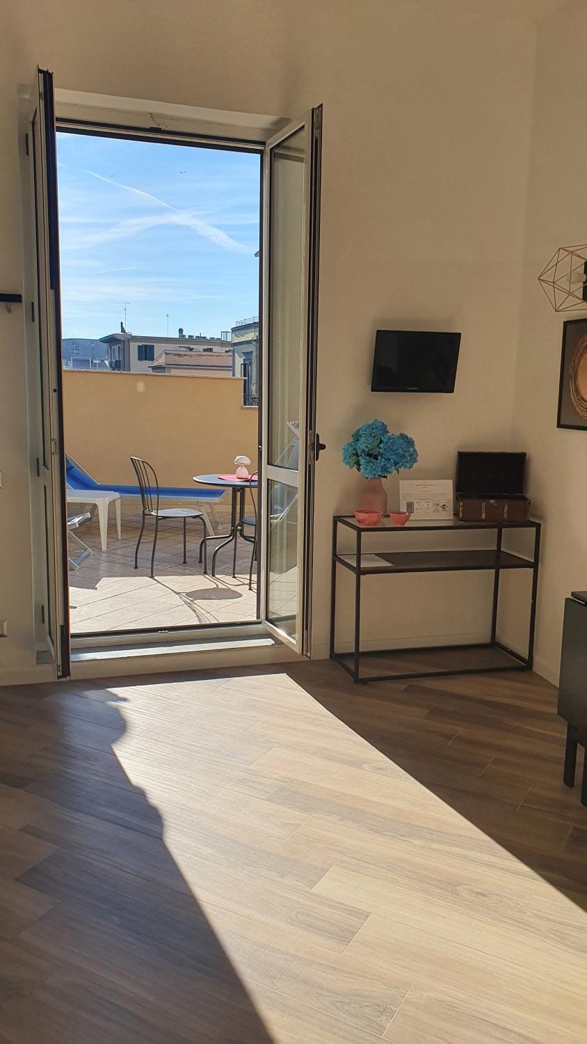 Living room, Photo of the whole room, Dining area