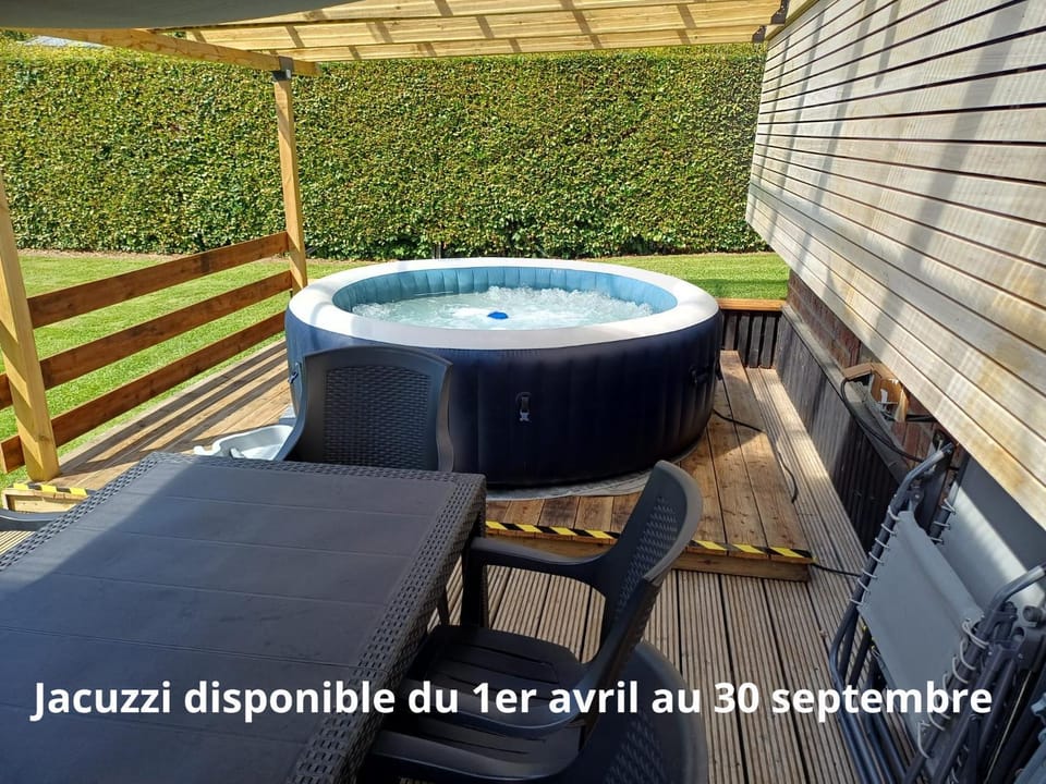 Patio, Spring, Day, Hot Tub