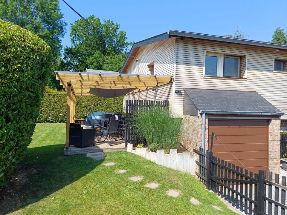 Property building, Patio, Spring, Day, Hot Tub