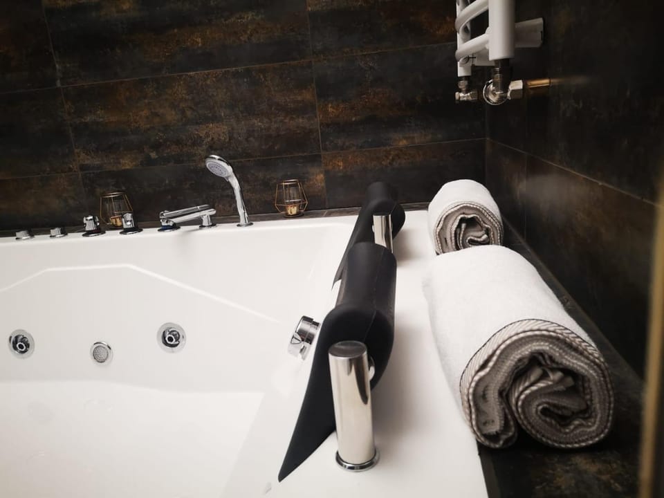 Massage, Bathroom