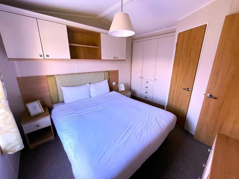 Bed, Bedroom, cot
