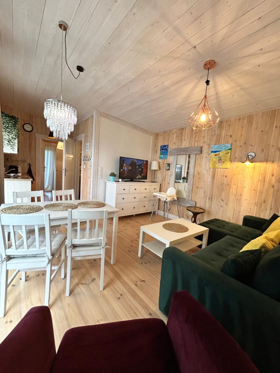 TV and multimedia, Living room, Seating area, Dining area