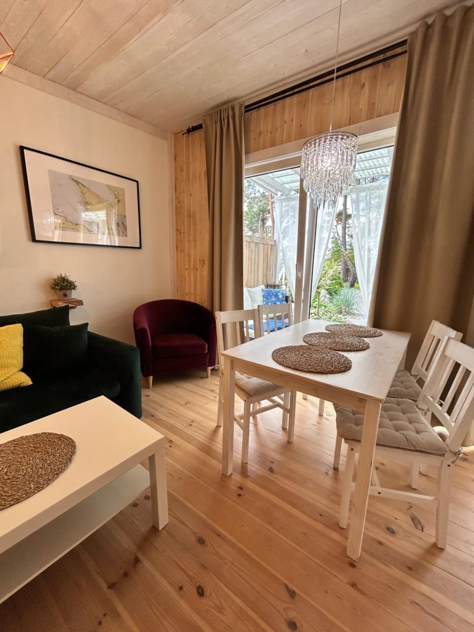 Living room, Seating area, Dining area