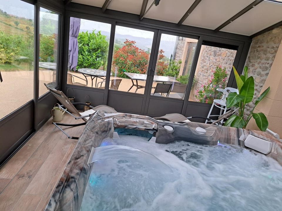 Bel Aujourd'hui Spa Sauna Bed and Breakfast in Auvergne-Rhône-Alpes