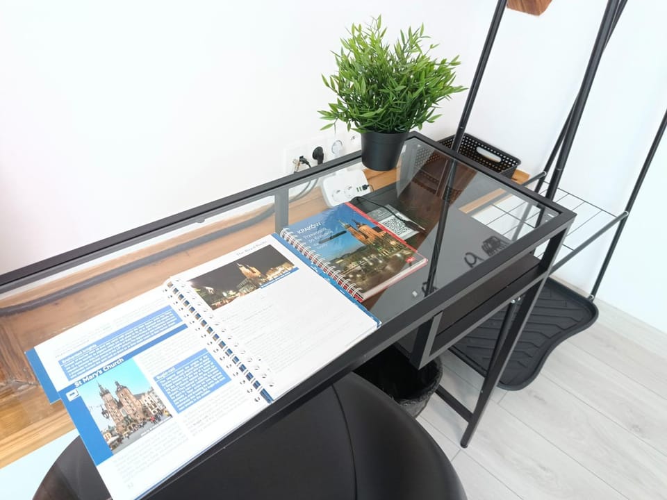 Photo of the whole room, furniture