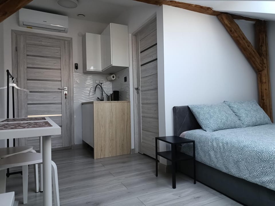Bed, Kitchen or kitchenette, Photo of the whole room, Bedroom