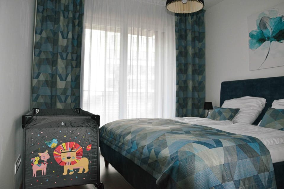 Bedroom, cot