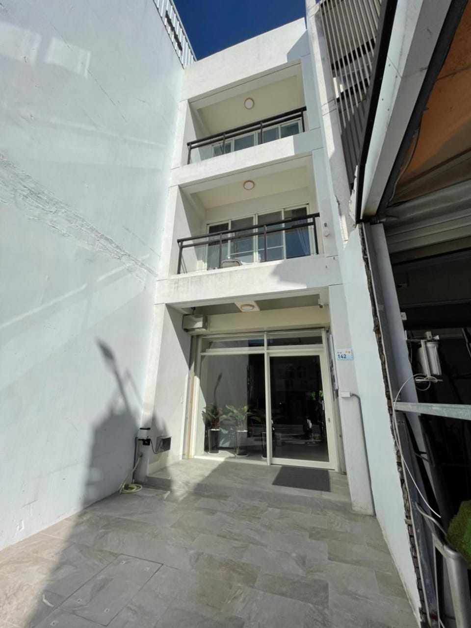 Facade/entrance