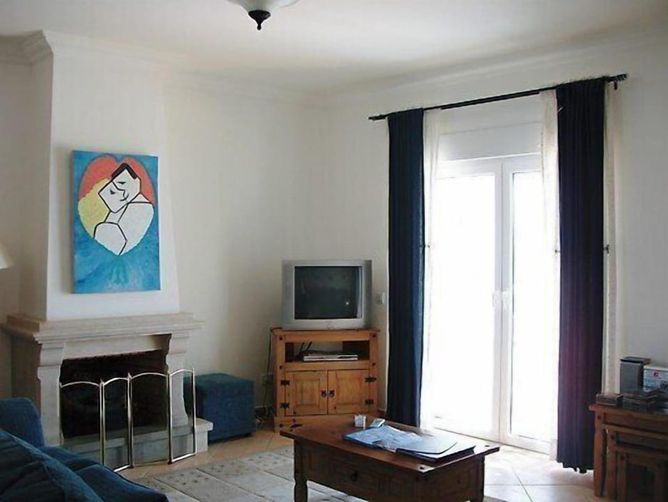 Communal lounge/ TV room, TV and multimedia, Living room