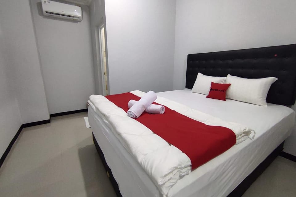 RedDoorz Syariah near Alun Alun Purwokerto 2 Hotel in Indonesia