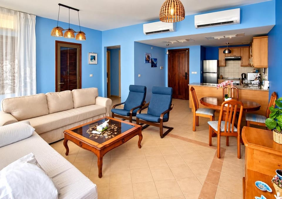 Living room, Seating area, Dining area, air conditioner