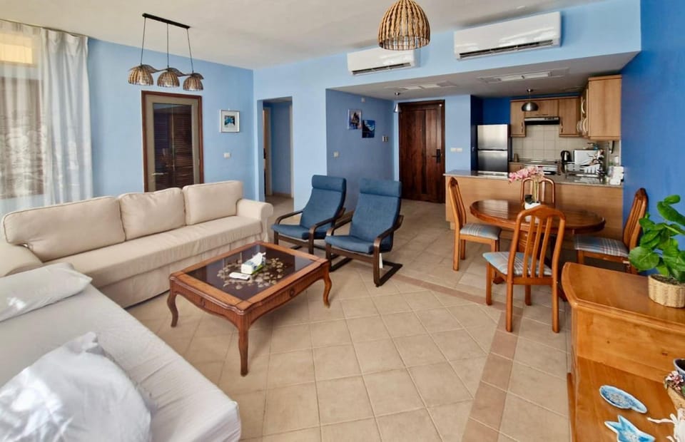 Kitchen or kitchenette, Living room, Dining area, air conditioner