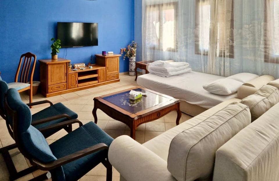 Communal lounge/ TV room, TV and multimedia, Living room