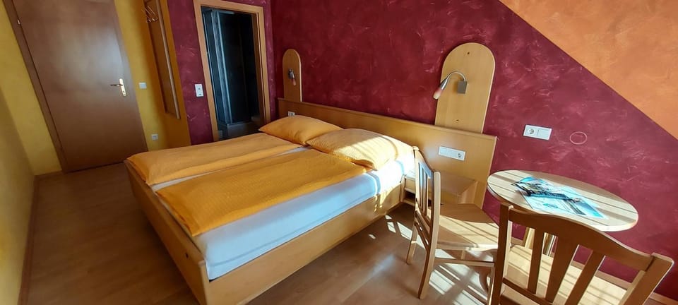 Bed, Photo of the whole room, Seating area, Bedroom