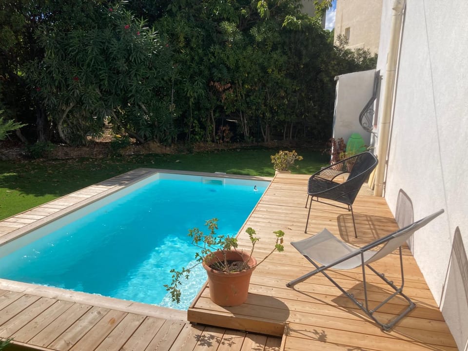 Maison pieds dans l eau avec piscine et clim House in Linguizzetta