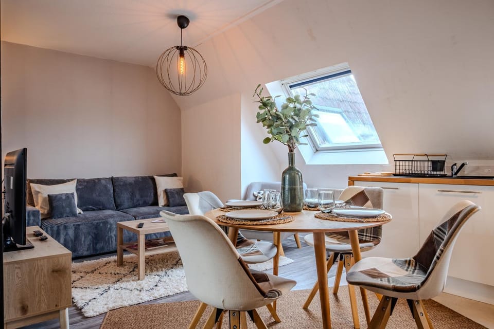 Seating area, Dining area