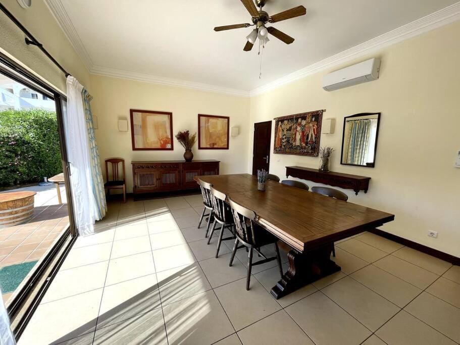 Dining area, Meeting/conference room