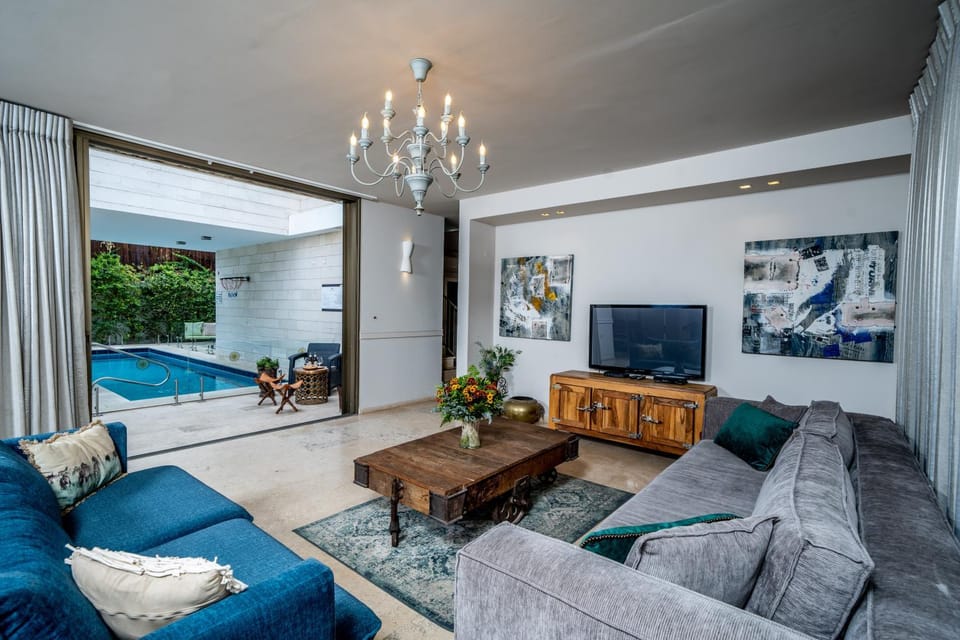 Living room, Pool view