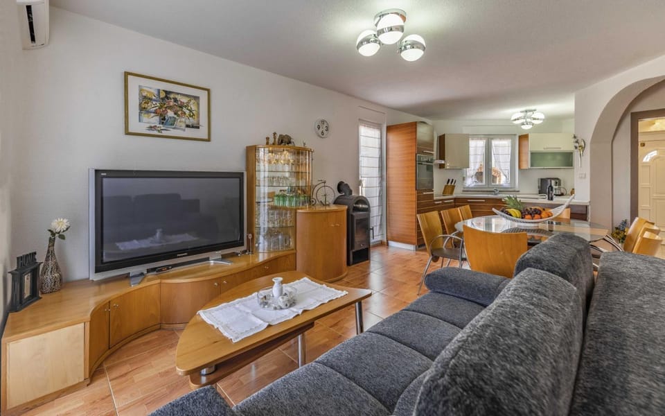 Communal lounge/ TV room, Living room