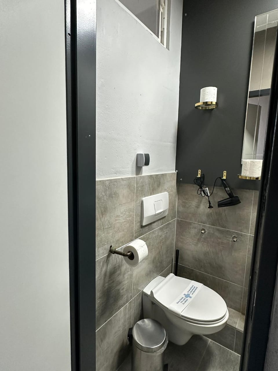Toilet, Bathroom, towels