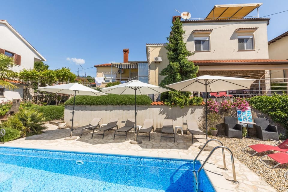 Day, Garden, Pool view, Swimming pool, sunbed